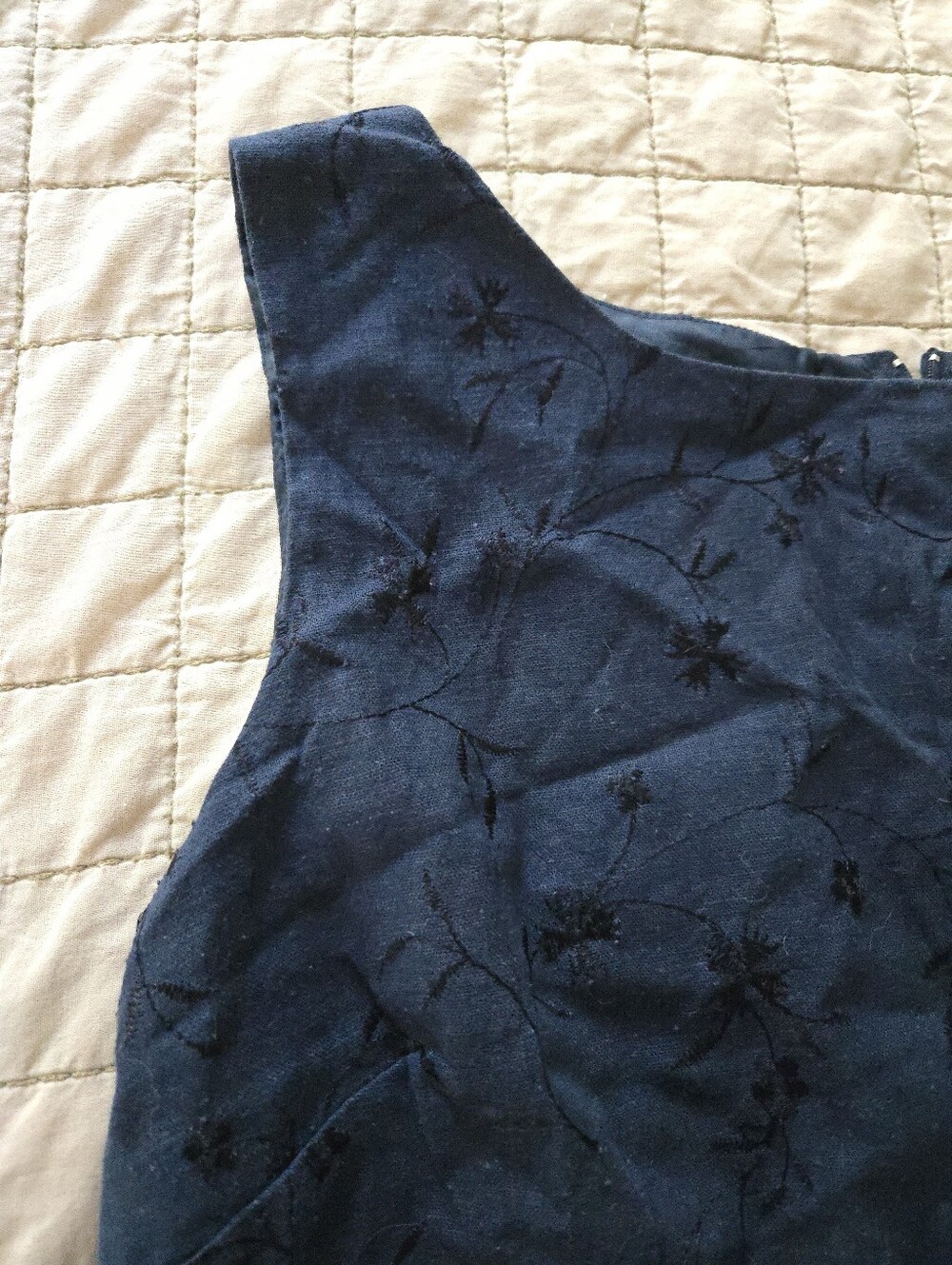 Vintage Navy Floral Embroidery Sheath Dress Linen Blend Sag Harbor Size 12